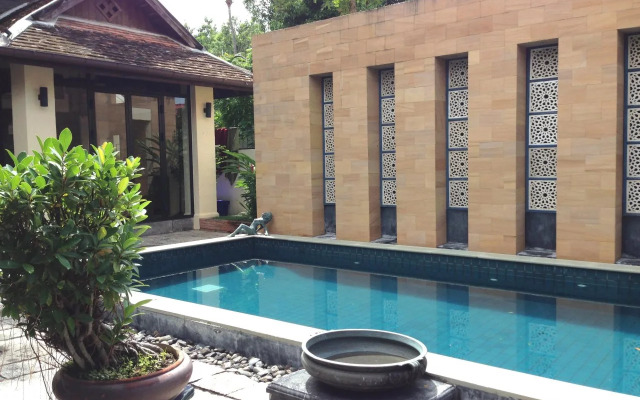 Lunar Mansion Hotel