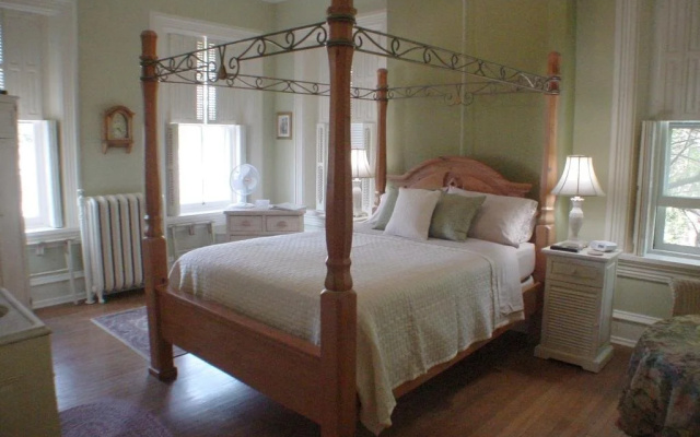 Lovelace Manor Bed and Breakfast