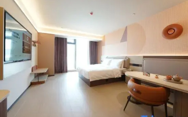 Orange Hotel (Liupanshui High-Speed Rail Station Renmin Square Branch)