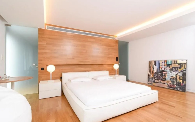 180m homm Newly Renovated Luxurious Penthouse
