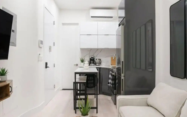 317-1b Modern 1Br UES W D