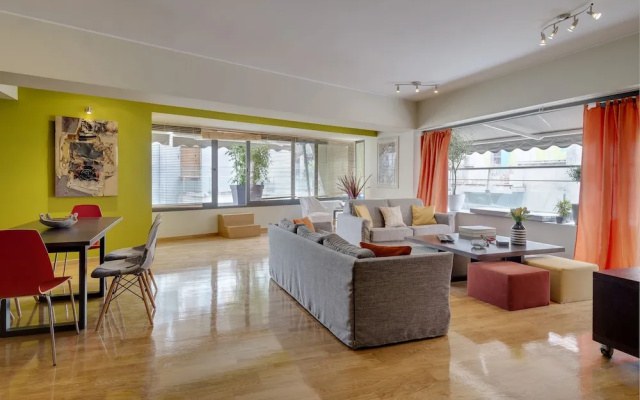 Minimal apt next to Acropolis