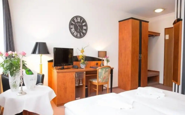 Отель Pension Weinberg Gustrow