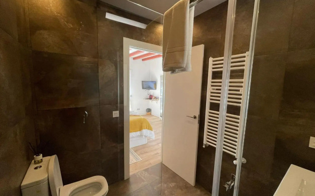 Habitación cama de matrimonio con baño privado