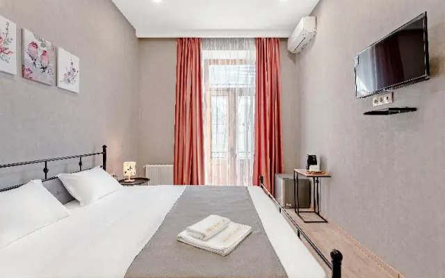 Deluxe Triple room · Monument 1880 Hotel — photo 3