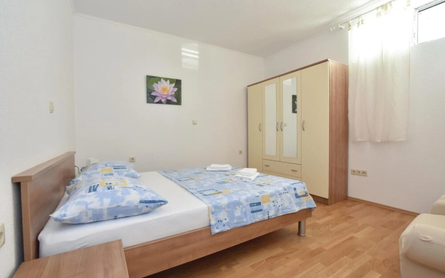 Awesome Home in Podstrana With Wifi and 2 Bedrooms