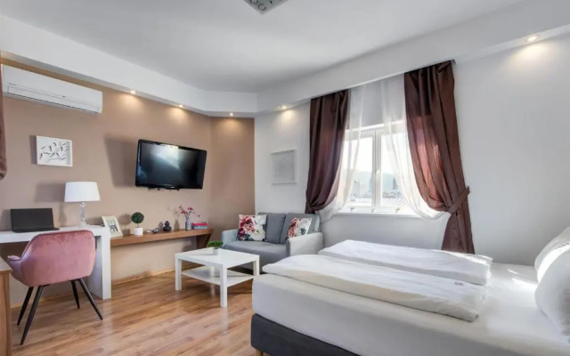 Premium Studio Szervita Square