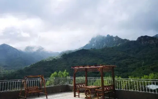 Monkey Mountain Villa Hotel