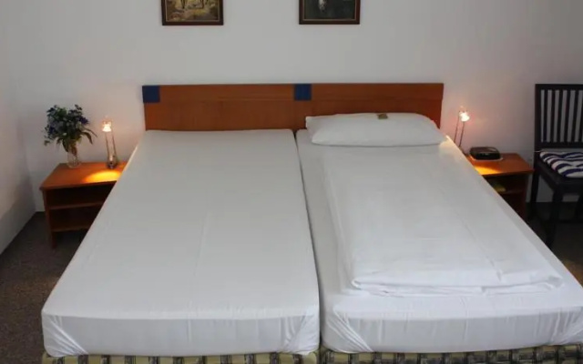 Hotel 64