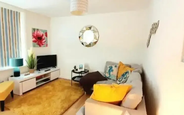 2bdr- sea Breeze - Family Friendly- Parking-int