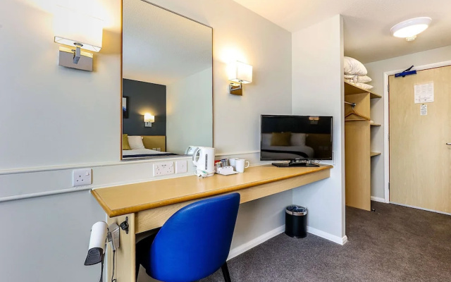 Days Inn Fleet M3