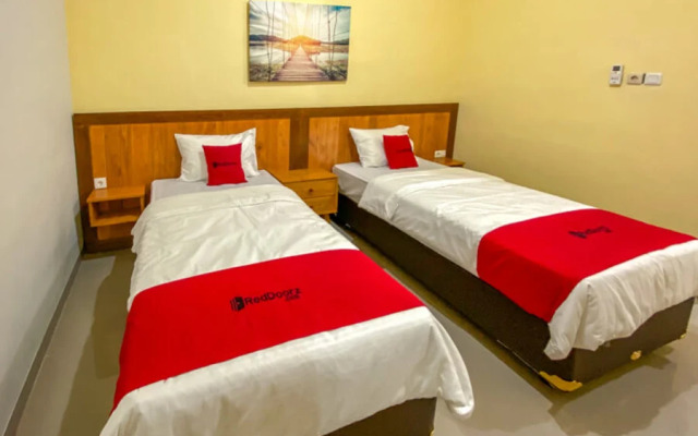 RedDoorz Syariah near Taman Bunga Adipura Sampang