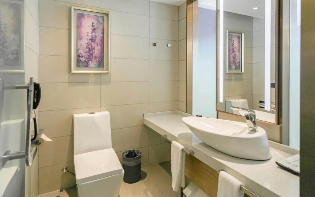 Lavande Hotels Shenzhen Pingshan High Speed Railway Station