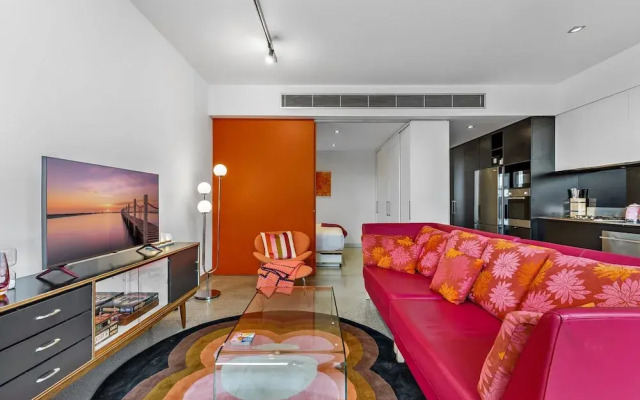 Vibrant 2-bed Apartment Near St Kilda Beach