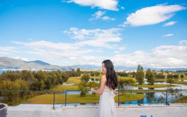 Luyinquan·Dali Yunshui Xiaozhu Seaview Resort Hotel