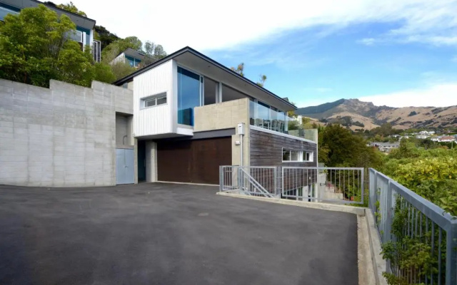 Walnut Retreat - Akaroa Holiday House