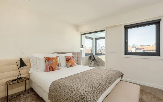 Spacious 4-bedroom Apartment in Porto