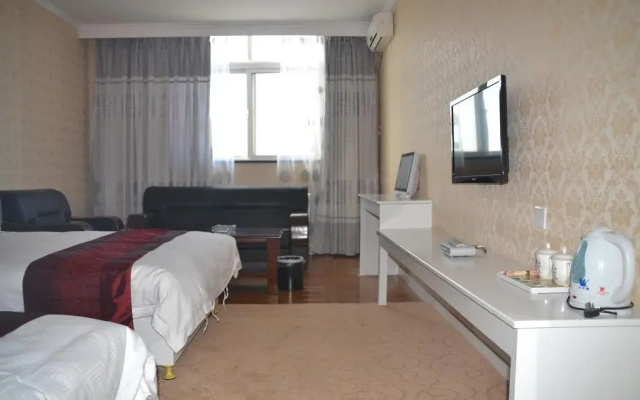 Yining Huarui Business Hotel
