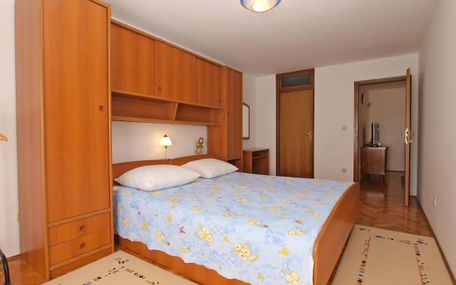 Apartment 979