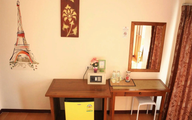 Phuket IYH Express Hostel