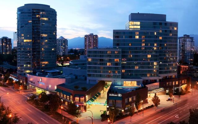 Отель Hilton Vancouver Metrotown Канада, Бурнаби - отзывы, цены и фото номеров - забронировать отель Hilton Vancouver Metrotown онлайн вид на фасад