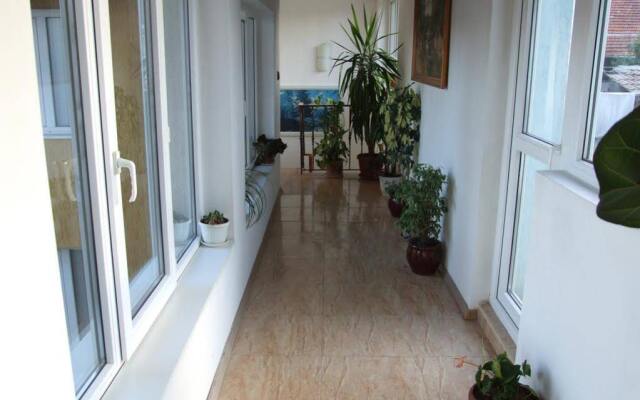 Отель Guest House Zlatev вид на фасад