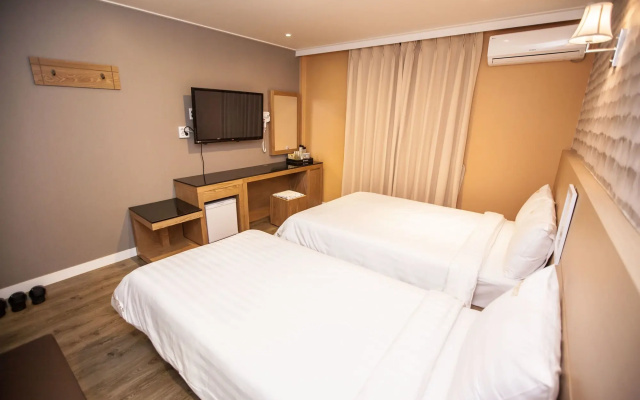 Pungnam Family Hotel