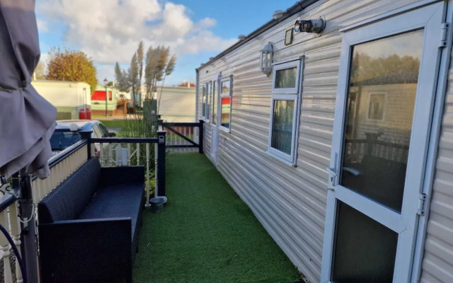 Lovely pet Friendly 4 Berth Caravan in Morecambe