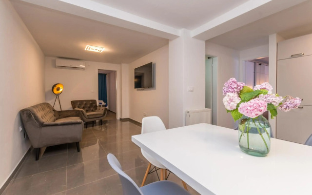 Apartment Jakov with pool