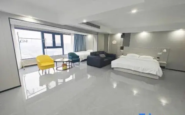 Blue West Coast Luxury Movie Homestay (Guangde Municipal Government)