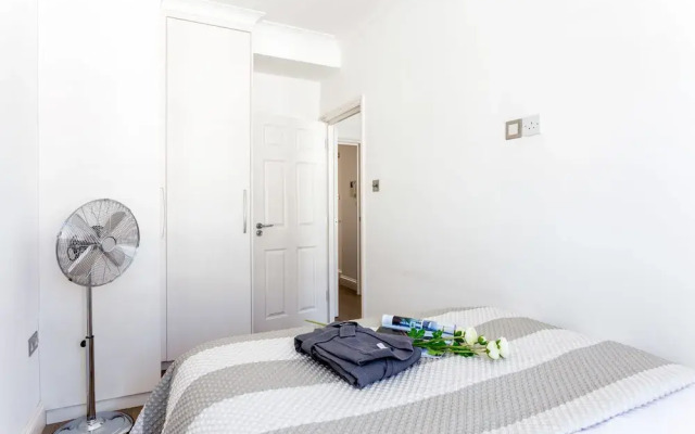 Gloucester Terrace by Lime Street