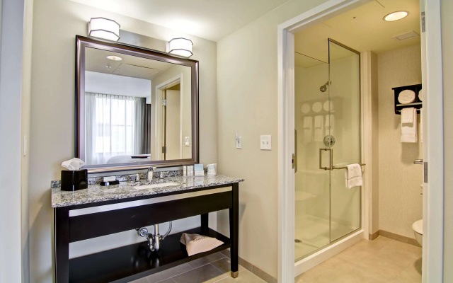Hampton Inn & Suites Cincinnati-Downtown