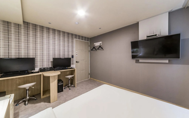 Shine Hotel