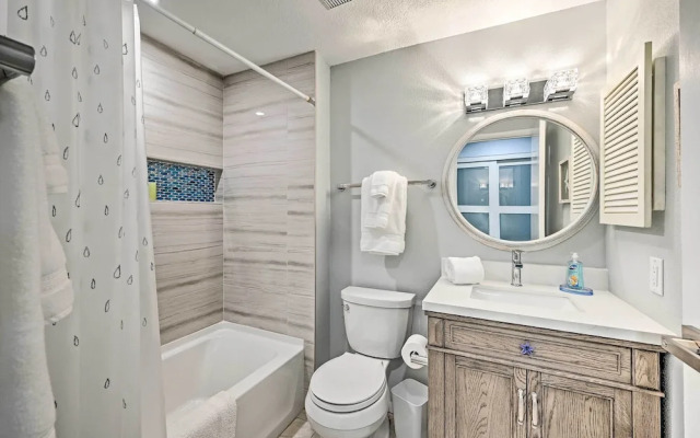 Retreat w/ Heated Pool Near Vanderbilt Beach!