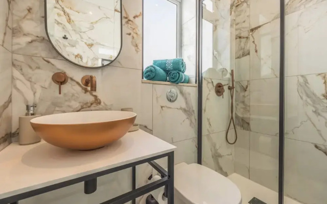1 BR Penthouse for Couples & Families