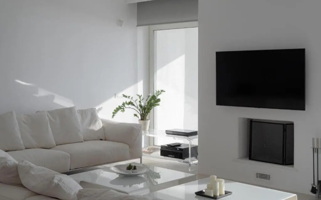 Luxurious Beachfront Villa Maira