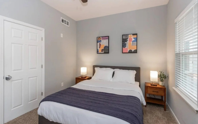 Beautiful 3BR2BA CozySuites |7 min to Lucas Oil