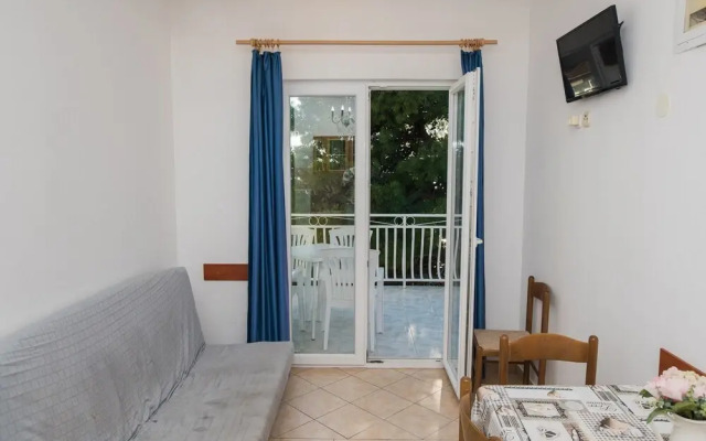 Beachfront Apartment Gaj 7