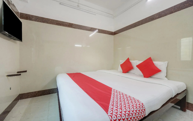 Ammayi Hotel by OYO Rooms