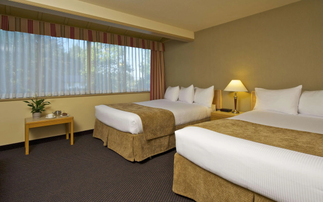 Coast Tsawwassen Inn