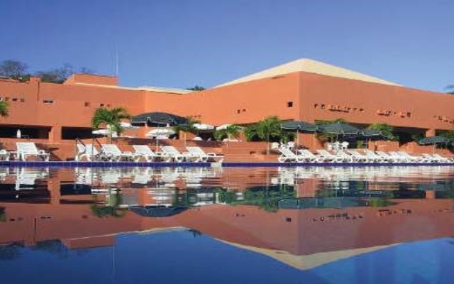 Отель Las Brisas Huatulco вид на фасад
