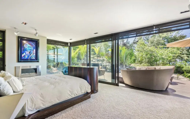 Fireplace Suite - Ocean Views & Beach