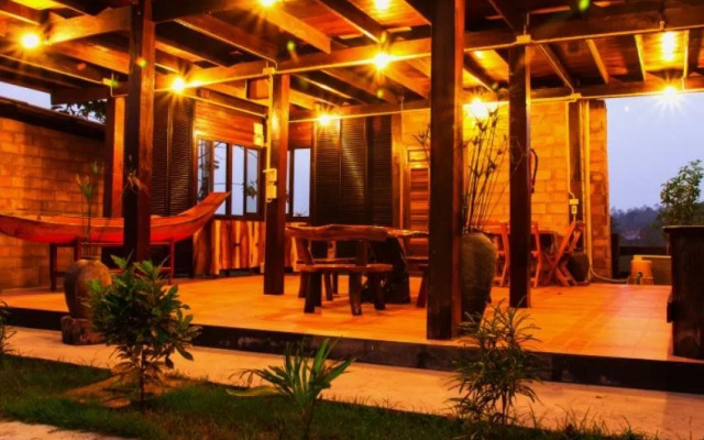 Bangplamo River View Resort