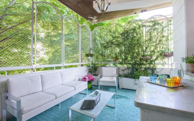 Отель Superior 5 BD & BR Apt in Vatican Area вид на фасад