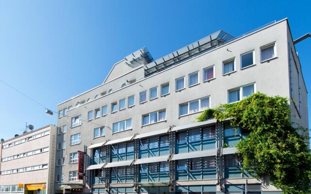 Отель Leonardo Hotel Nürnberg Германия, Нюрнберг - 5 отзывов об отеле, цены и фото номеров - забронировать отель Leonardo Hotel Nürnberg онлайн вид на фасад