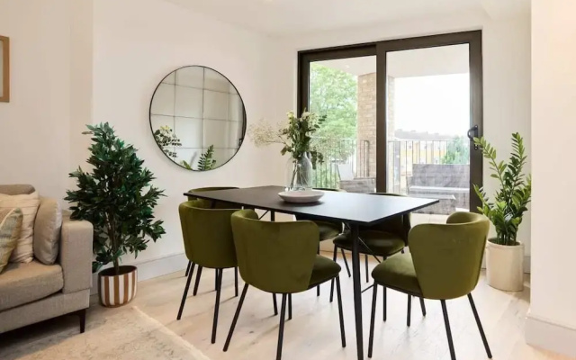 The South Wimbledon Escape - Lovely 3bdr With Balcony