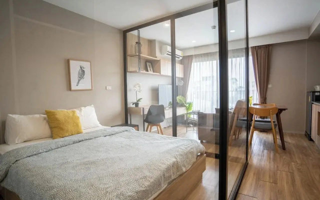 Blossom Condo Sathon-Charoenrat