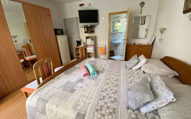 Room Nora