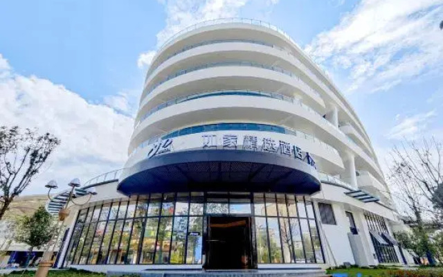 Home Inn Select (Chuxiong Nanhua High-speed Railway Station Hotel)