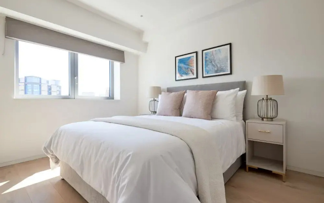 Sleek Oxford Circus Suites by Sonder
